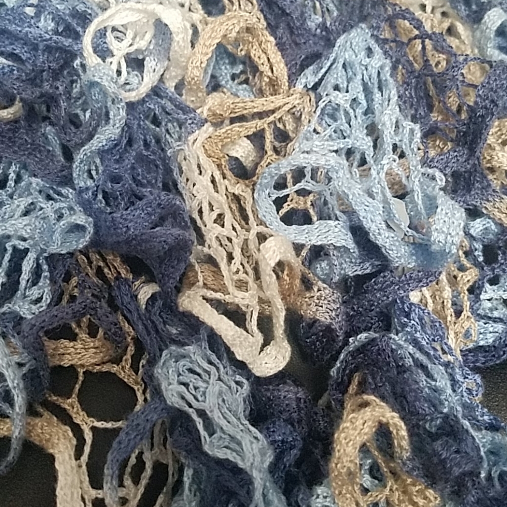 Handmade scarf - Picture 3 of 7